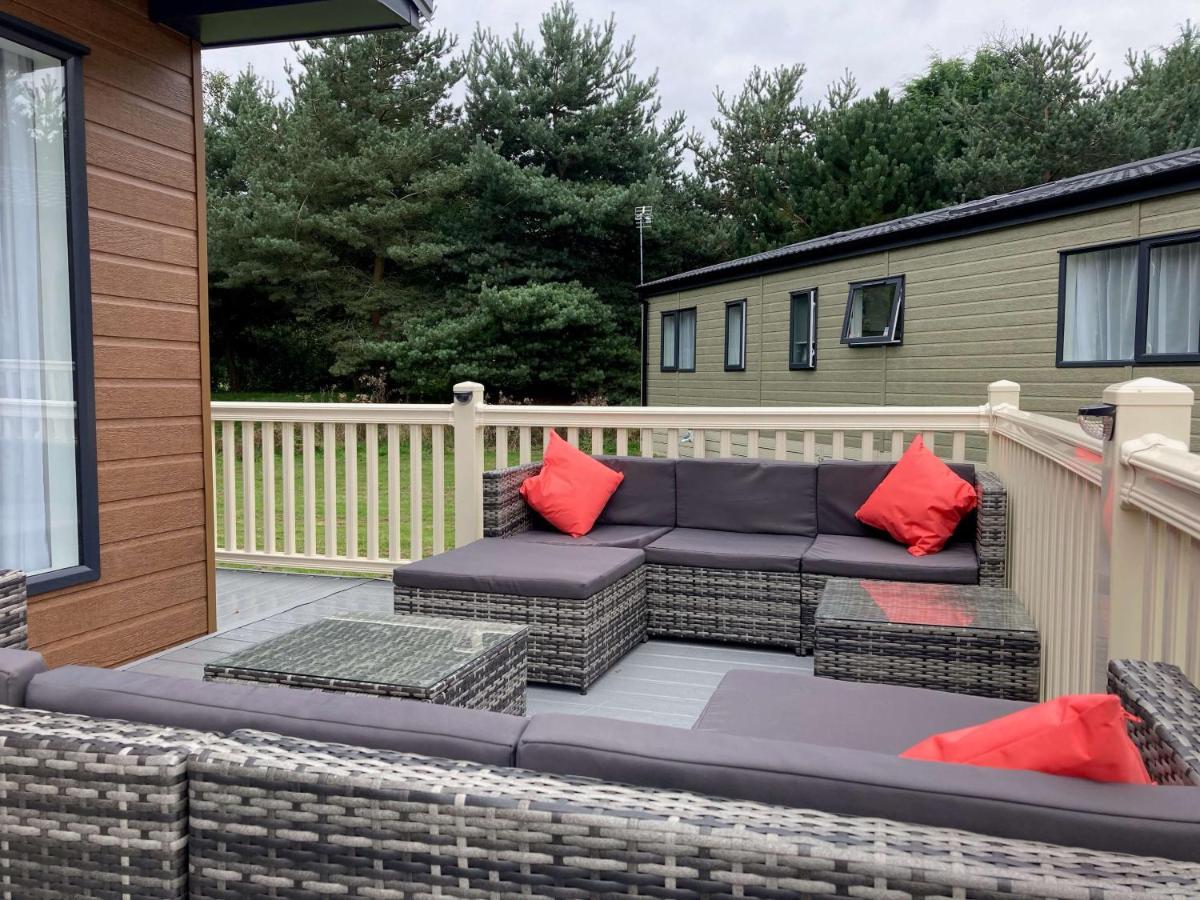 Gleneagles Lodge With Hot Tub York Exterior foto