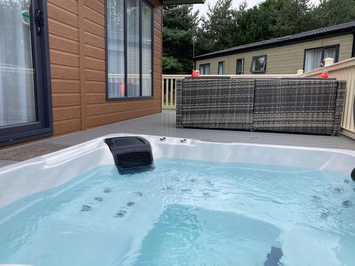 Gleneagles Lodge With Hot Tub York Exterior foto