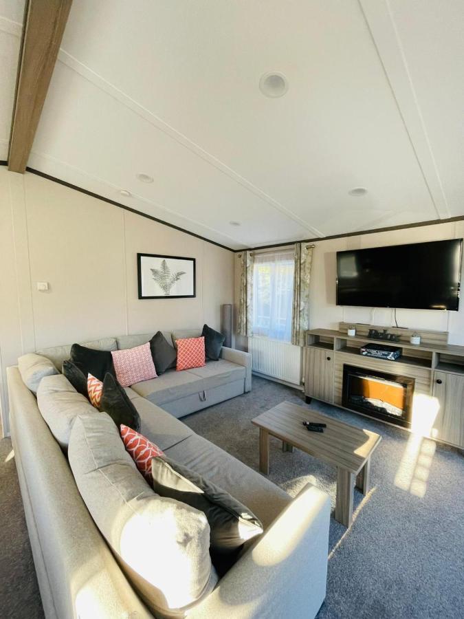 Gleneagles Lodge With Hot Tub York Exterior foto